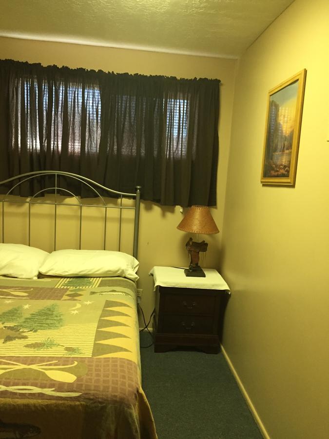 Harrison Inn Duchesne エクステリア 写真