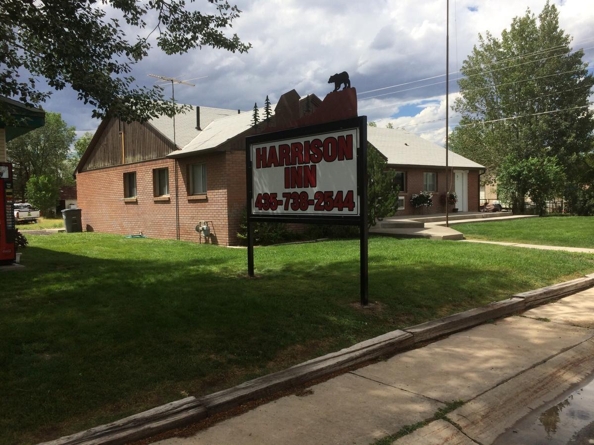 Harrison Inn Duchesne エクステリア 写真